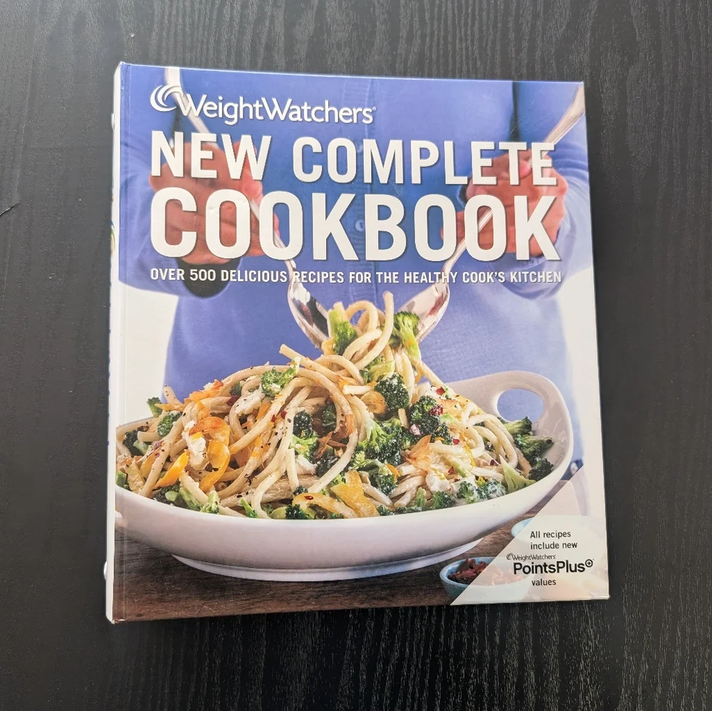 Weight Watchers New Complete Cookbook - Blue and White Cover - Picture 1 of 14